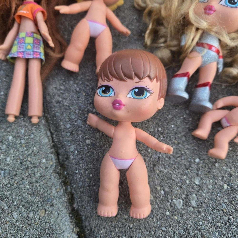 Bratz little dolls lot of 5. Odor! Nude. No accessories - Picture 4 of 8